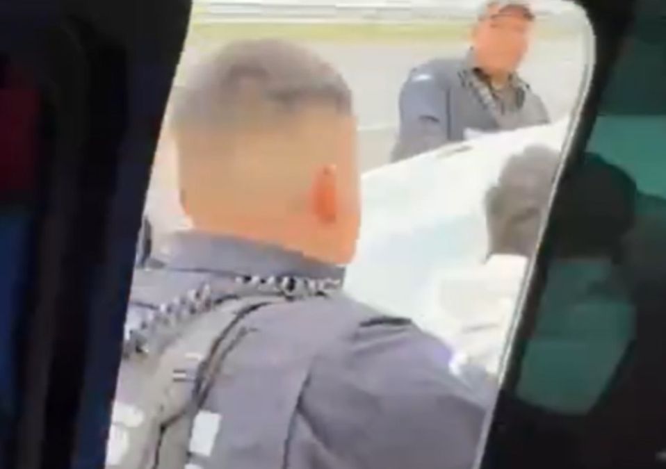 Personal de seguridad vial arrestó al conductor de la unidad del transporte público | Redes sociales