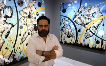 Carlos Génova con su exposición titulada “A-PHYS”. | Roberto Alanís