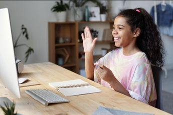 Docentes mantienen el seguimiento académico de los estudiantes mediante plataformas y recursos virtuales. | Pexels