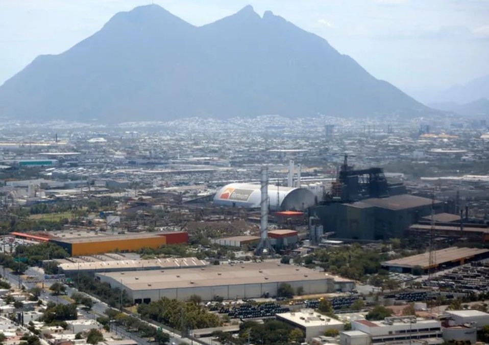 En la zona de la UANL existen giros industriales que se instalaron desde hace tiempo y destaca por su tamaño la empresa Ternium. | Jorge López