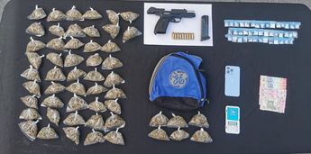 El hombre portaba diversos envoltorios de droga y un arma corta. | Cortesía