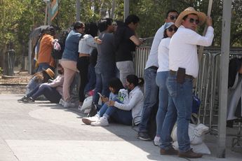 Personas esperando en la entrada de la Feria de Puebla / Agencia Es Imagen