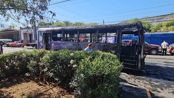 Más de 40 pasajeros se encontraban a bordo de la ruta urbana, pero pudieron salir ilesos. | Fabricio Gallegos