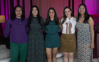 Mariana Delgadillo Medina y Ilse Martínez Absalón con Gaby Taméz, Rosario Portillo y Mar López en la mesa de debate sobre machismo | Melanie Torres