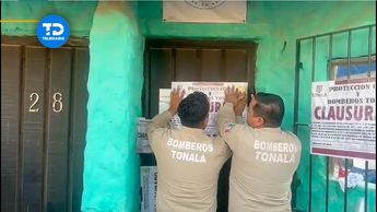 Bomberos de Tonalá colocando los letreros de clausura en el centro de rehabilitación | Especial