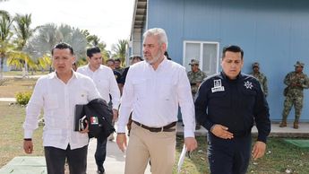 El gobernador Alfredo Ramírez Bedolla se reunió con familiares de las víctimas en Coahuayana para supervisar la atención tras la explosión | Cortesía