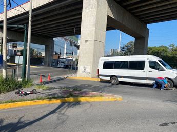 La camioneta fue retirada del lugar en una grúa. | Pamela Villanueva
