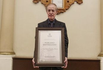 José Ramón Fernández recibe reconocimiento en Puebla | Melanie Torres