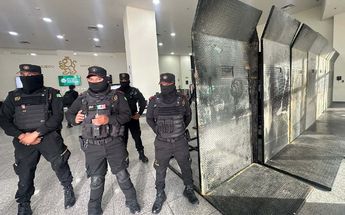 Fuerza Civil en Torre Administrativa | Sandra González