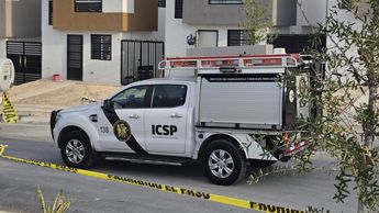 En ese sitio, la noche del lunes, vecinos reportaron gritos y una pelea por parte de un joven matrimonio.