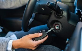 Los ladrones pueden hackear las llaves electrónicas de los automóviles / Freepik
