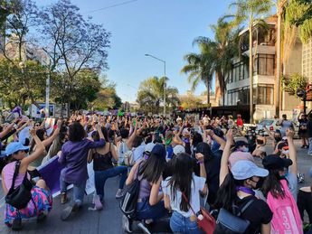 Contingente se desplaza al centro de Guadalajara  | Andrea Ávila