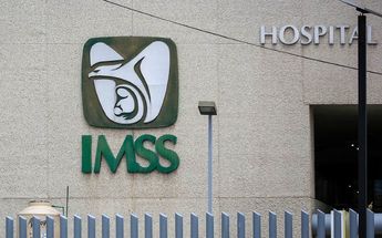 IMSS-Bienestar credencializaría a sus beneficiarios. | Archivo
