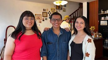 En el pasado evento en el café Pareidolia los recuerdos de la infancia se transformaron en resistencia poética. | Hannia García