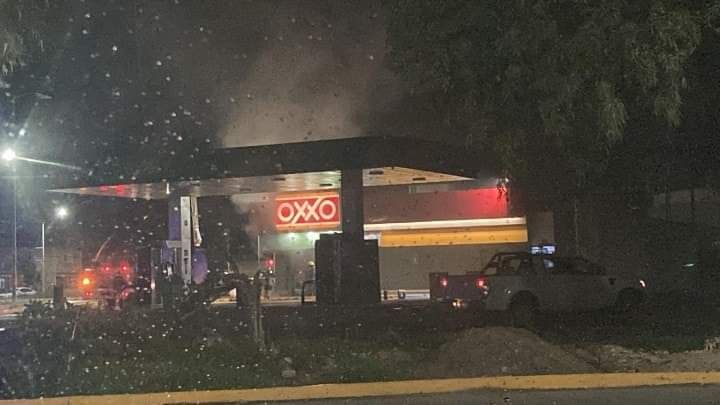 Incendian vehículos y tiendas de autoservicio en Guanajuato