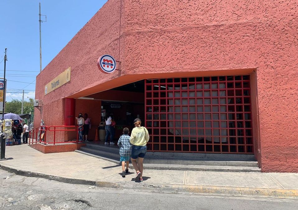 Estación del metro Talleres / Pedro Delgado