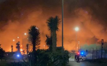 El incendio se extendió a un área aledaña de las naves industriales. | Mayte Villasana