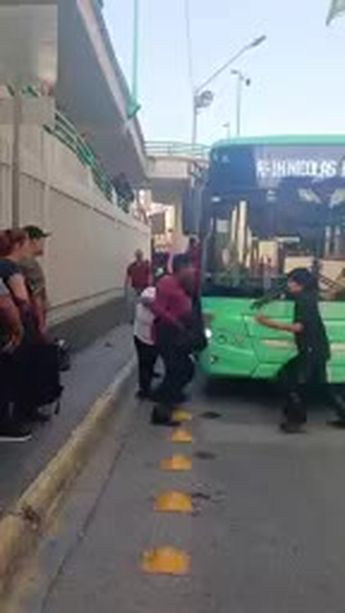 Captan pelea de chofer e inspector de ruta urbana en San Nicolás de los Garza, Nuevo León