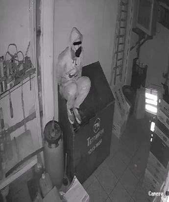 El hombre es investigado por diversos robos a negocios. | Cortesía