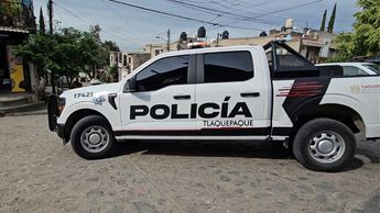 Elementos de la policía de Tlaquepaque acordonaron la zona para resguardar los indicios.