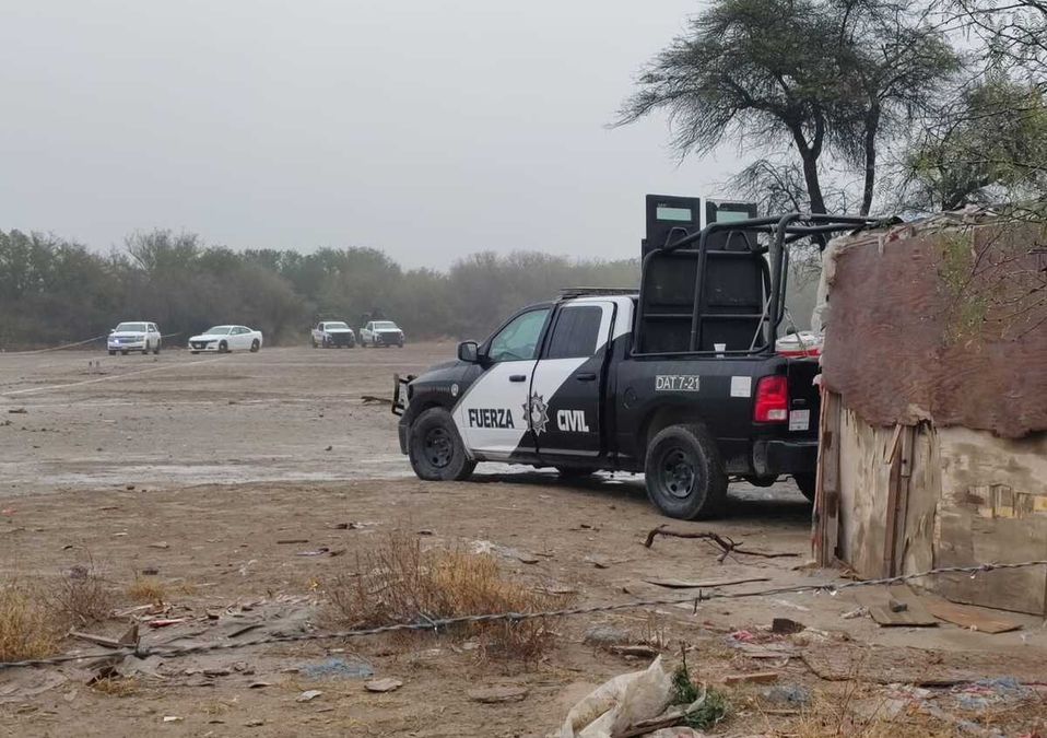 Hallan tres cuerpos en baldío en Escobedo. / Agustín Martínez