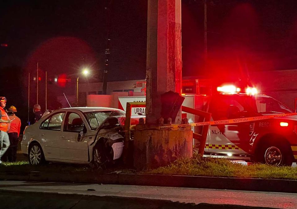 Paramédicos de la Cruz Roja confirmaron la muerte del hombre en Apodaca, Nuevo León. | Edgar Plata