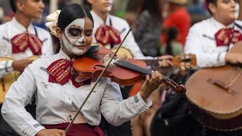 El mariachi se une a tradiciones nacionales coo el Día de Muertos. | Secretaría de Turismo de Jalisco