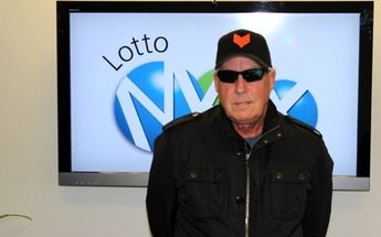 Así fue Tom Crist a recoger su premio de la lotería / Global News
