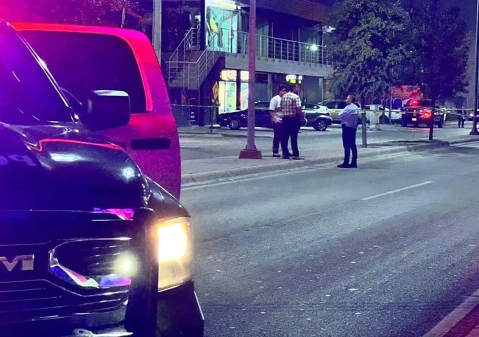Matan a hombre a balazos adentro de barbería en Apodaca