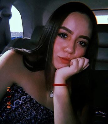 'Mayca' Álvarez se dirigía rumbo a su trabajo cuando fue embestida por uno de los vehículos, lo que quitó la vida al instante / Especial