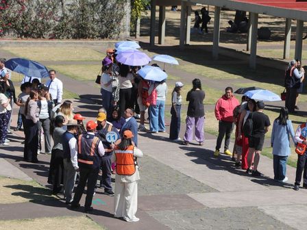 Cuando tiembla, los estudiantes mexicanos deben formarse en los patios para resguardarse | Cuartoscuro