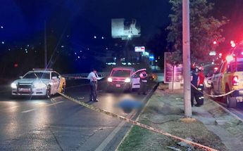 Al sitio arribaron agentes de Tránsito de Monterrey quienes realizaron el parte correspondiente. | Leyda Estrada
