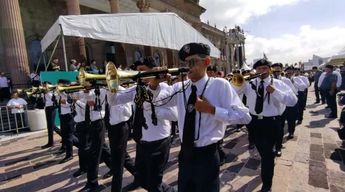 Se espera la asistencia de miles de regios al desfile. | Especial
