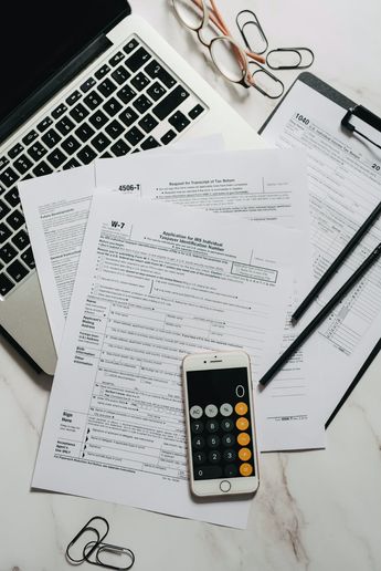 Los pagos de colegiaturas deben respaldarse con factura y comprobante bancario.