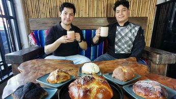 Una de las hojaldras reinventadas es una con cubierta de totomoxtle | Melanie Torres