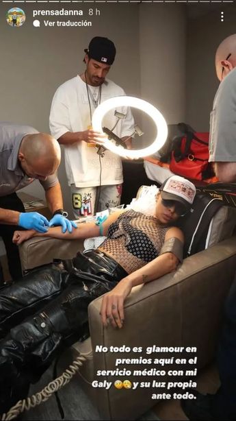 Galilea Montijo recibió atención médica durante los Premios Lo Nuestro 2024.