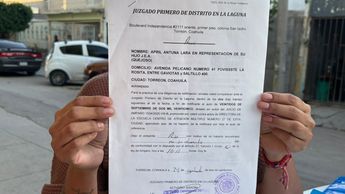 Madre de familia denuncia falta de protocolos escolares en CAM27 de Torreón.