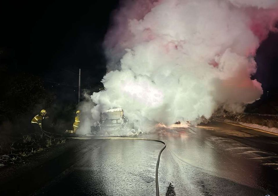 Incendio de tráiler en la Carretera Nacional en Montemorelos, Nuevo León. | Cortesía
