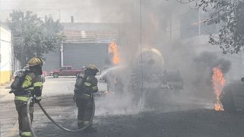 El incendio provocó la movilización de cuerpos de auxilio. | Especial