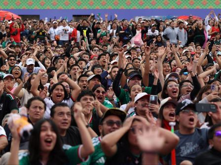 Aficionados se reúnen en el Fan Fest del Zócalo de la Ciudad de México para vivir la Final del Mundial 2026. | Cuartoscuro