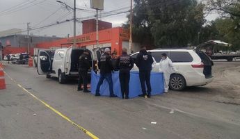 El percance se registró alrededor de las seis de la mañana, en el sentido de poniente a oriente, a pocos metros de un puente peatonal.