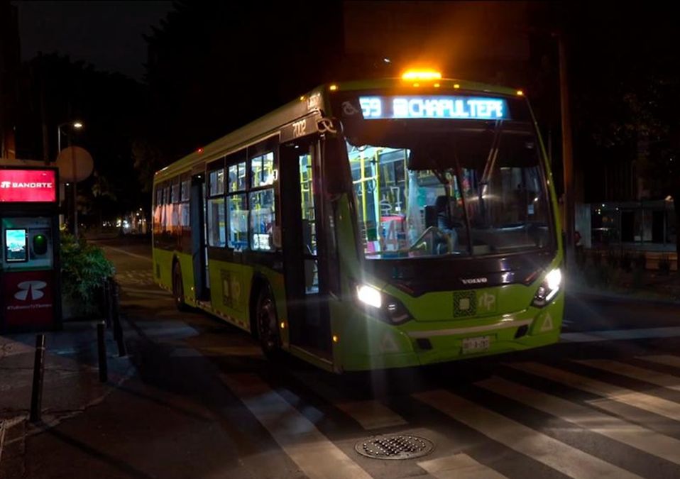 Nochebús opera de las 12:00 a las 5:00 horas /@Claudiashein
