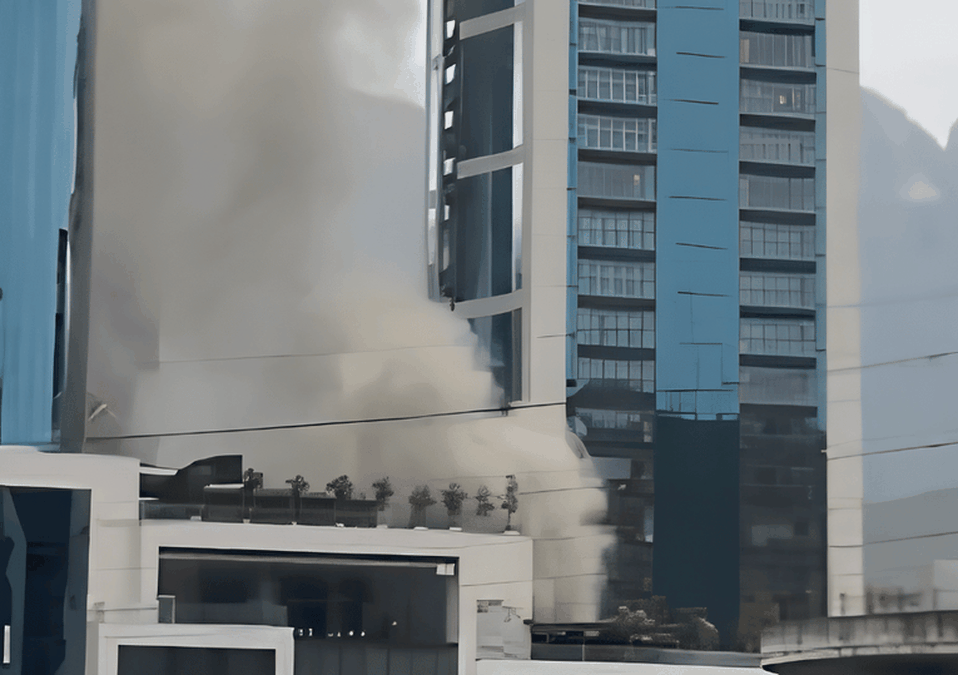 Reportan incendio en el Metropolitan Center / Especial.