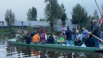 Entrega de apoyos a productores de Xochimilco por inundaciones