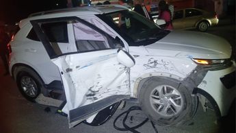 Ambas camionetas registraron severos daños materiales tras el impacto ocurrido la noche del sábado en las inmediaciones de la colonia Monterreal.