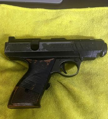 Arma asegurada a los detenidos. | Cortesía