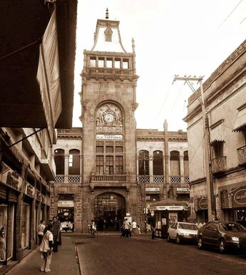 Reloj del mercado La Victoria | @carmina_jupiter11
