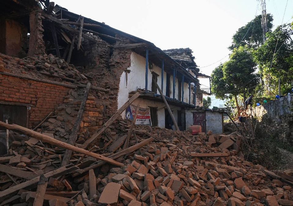 Terremoto en Nepal deja más de 130 muertos / AFP