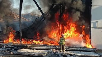 El fuego ha provocado una movilización de cuerpos de auxilio. | Israel Santacruz