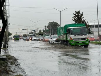 Encharcamientos en la avenida Benito Juárez en Guadalupe. | Marcela Cuevas